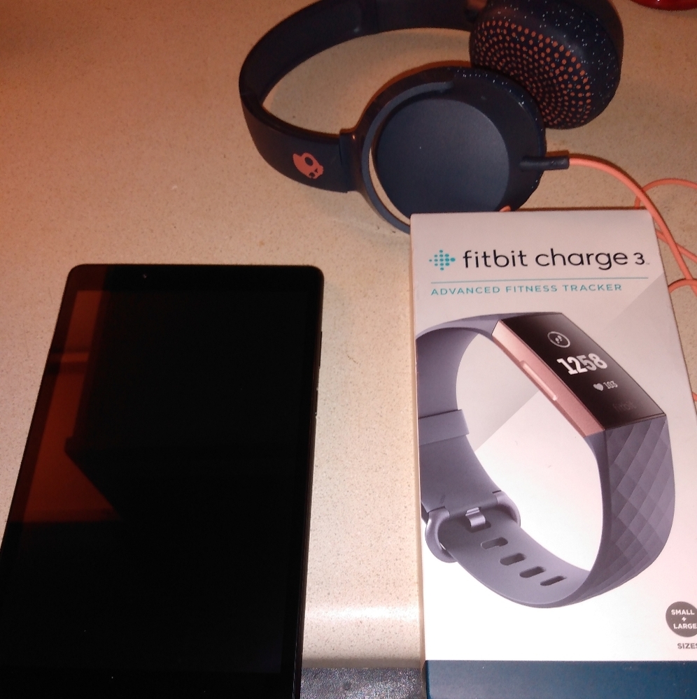 Fitbit charge 3, 💀 candy headset, Lenovo tb 7